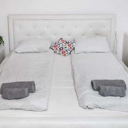 Sunshine Parkside Hideaway - 3 Bedroom - By Upstairs 克拉科夫 外观 照片