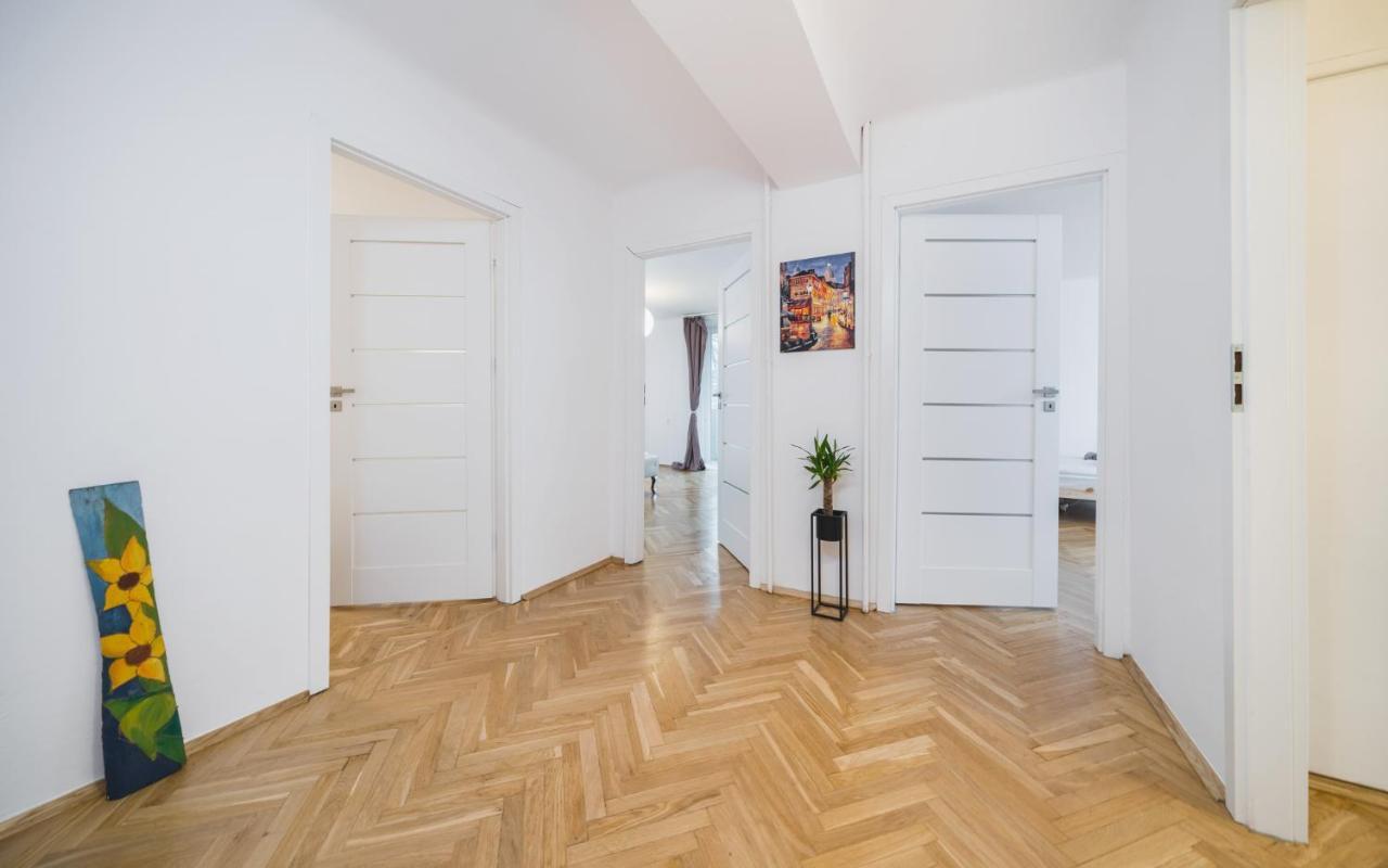 Sunshine Parkside Hideaway - 3 Bedroom - By Upstairs 克拉科夫 外观 照片