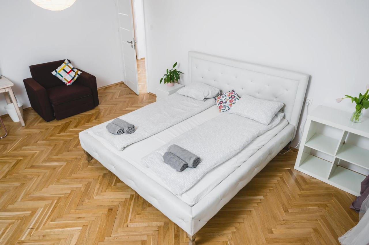 Sunshine Parkside Hideaway - 3 Bedroom - By Upstairs 克拉科夫 外观 照片