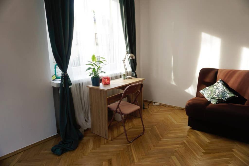 Sunshine Parkside Hideaway - 3 Bedroom - By Upstairs 克拉科夫 外观 照片