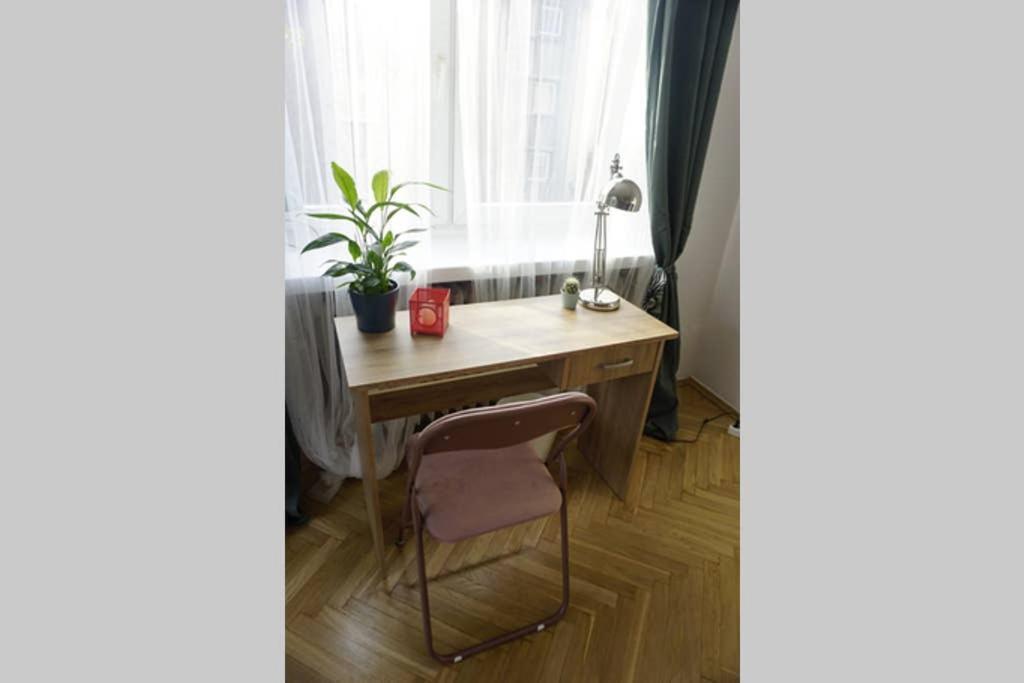 Sunshine Parkside Hideaway - 3 Bedroom - By Upstairs 克拉科夫 外观 照片