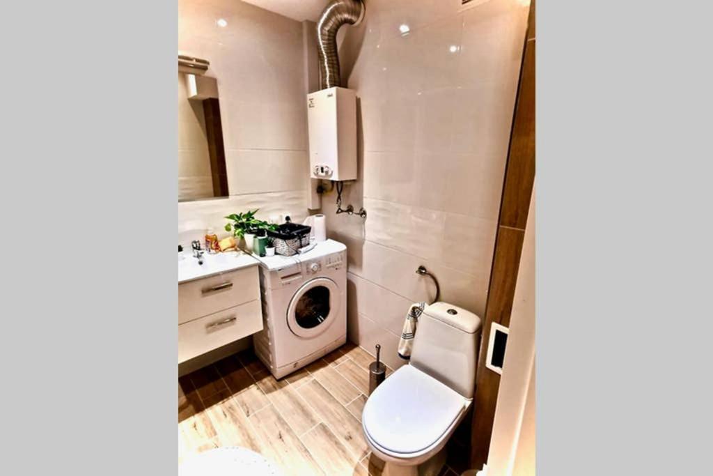 Sunshine Parkside Hideaway - 3 Bedroom - By Upstairs 克拉科夫 外观 照片